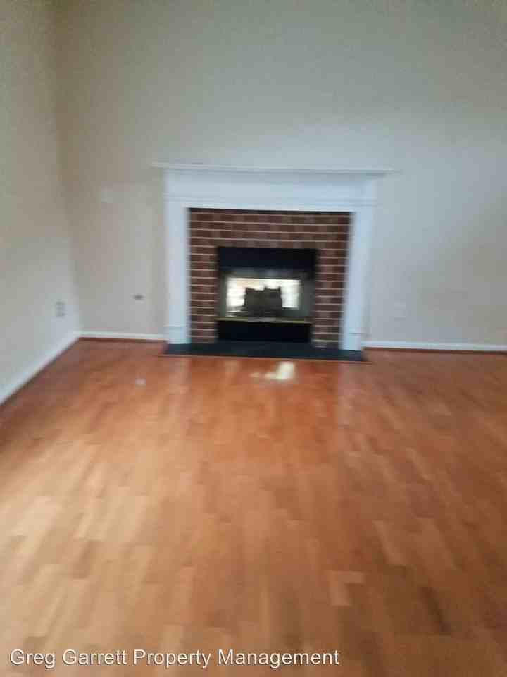 826 Greystone Trace - Photo 3 of 16