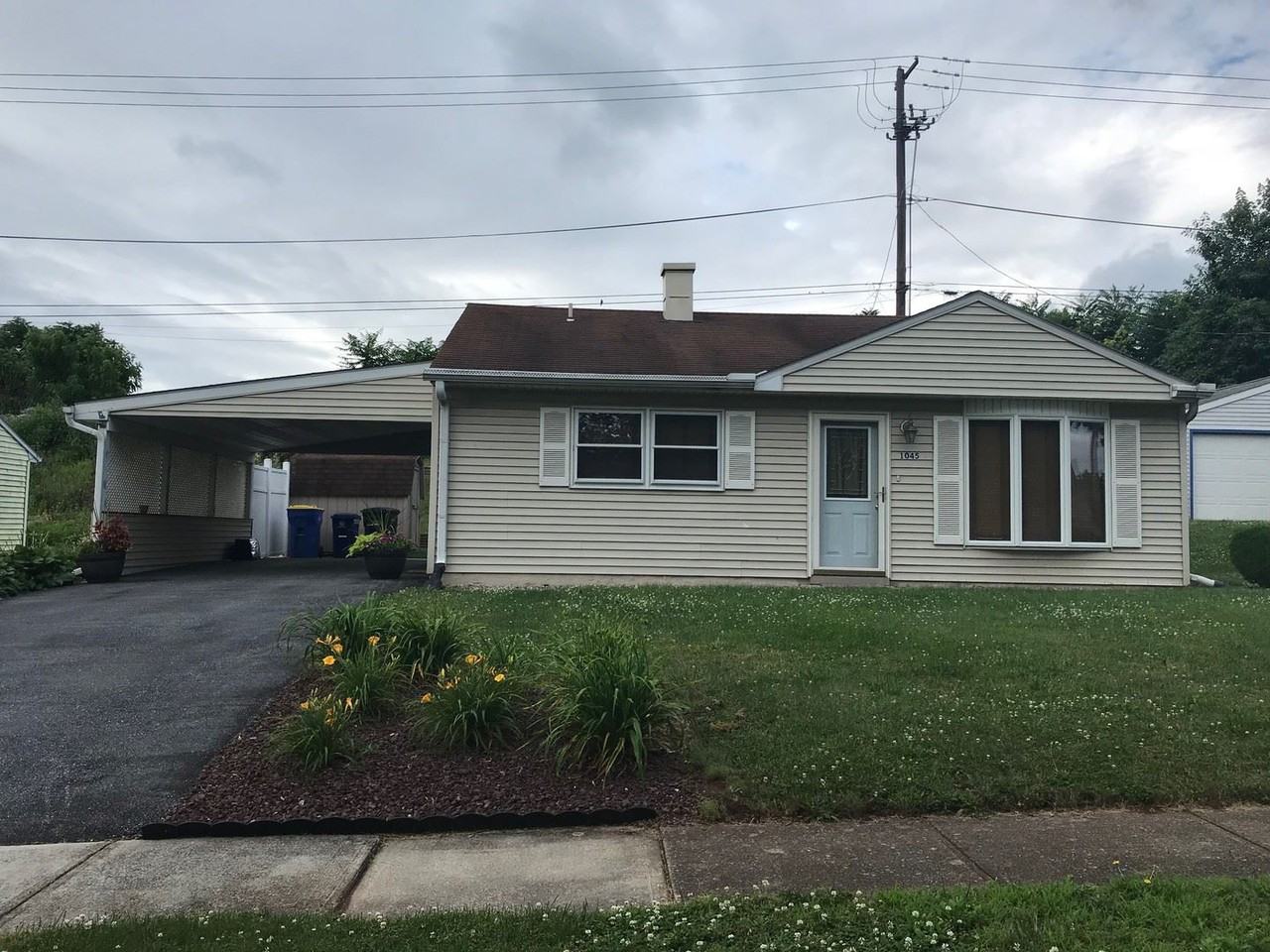 1045 North Pine Street - Photo 2 of 17