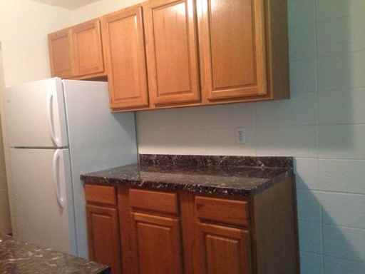 1164 Queens Ln - Photo 3 of 15