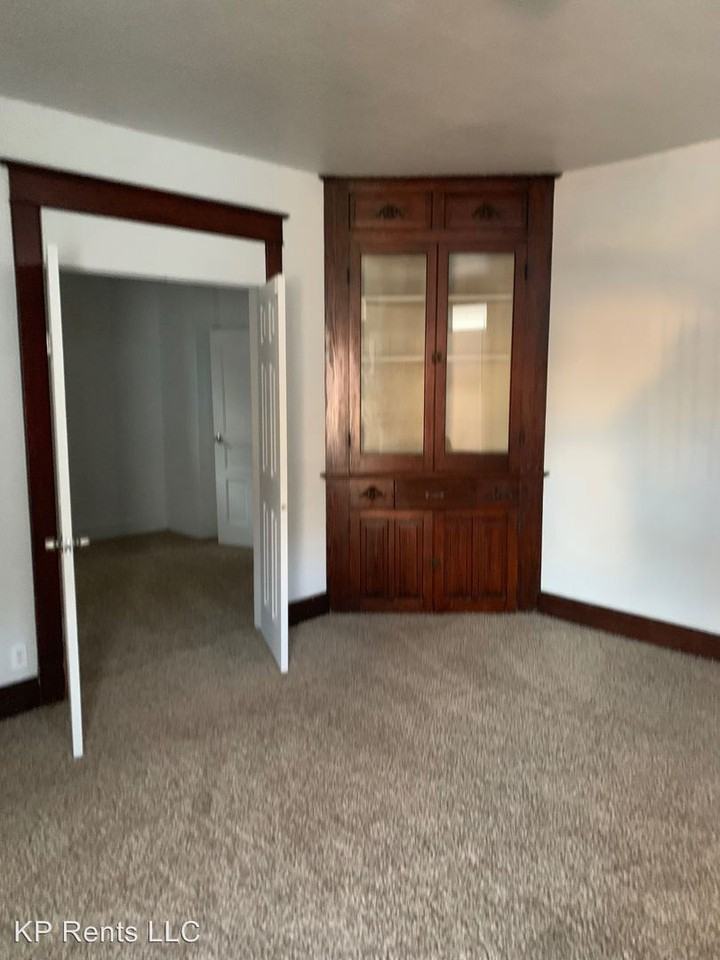 1013 W Iowa St - Photo 2 of 10