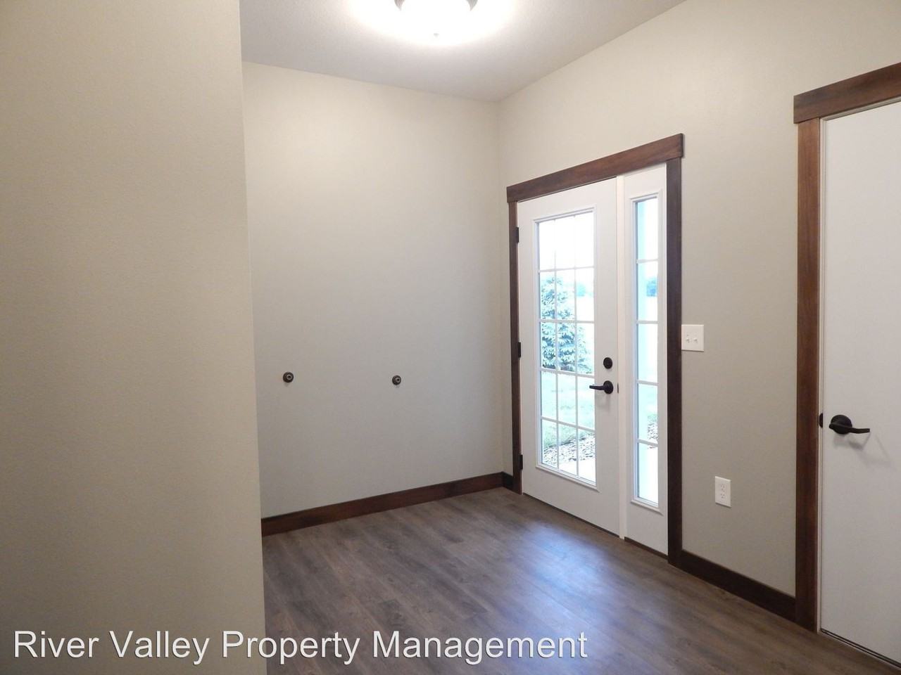 1620 Flat Road - Photo 2 of 11