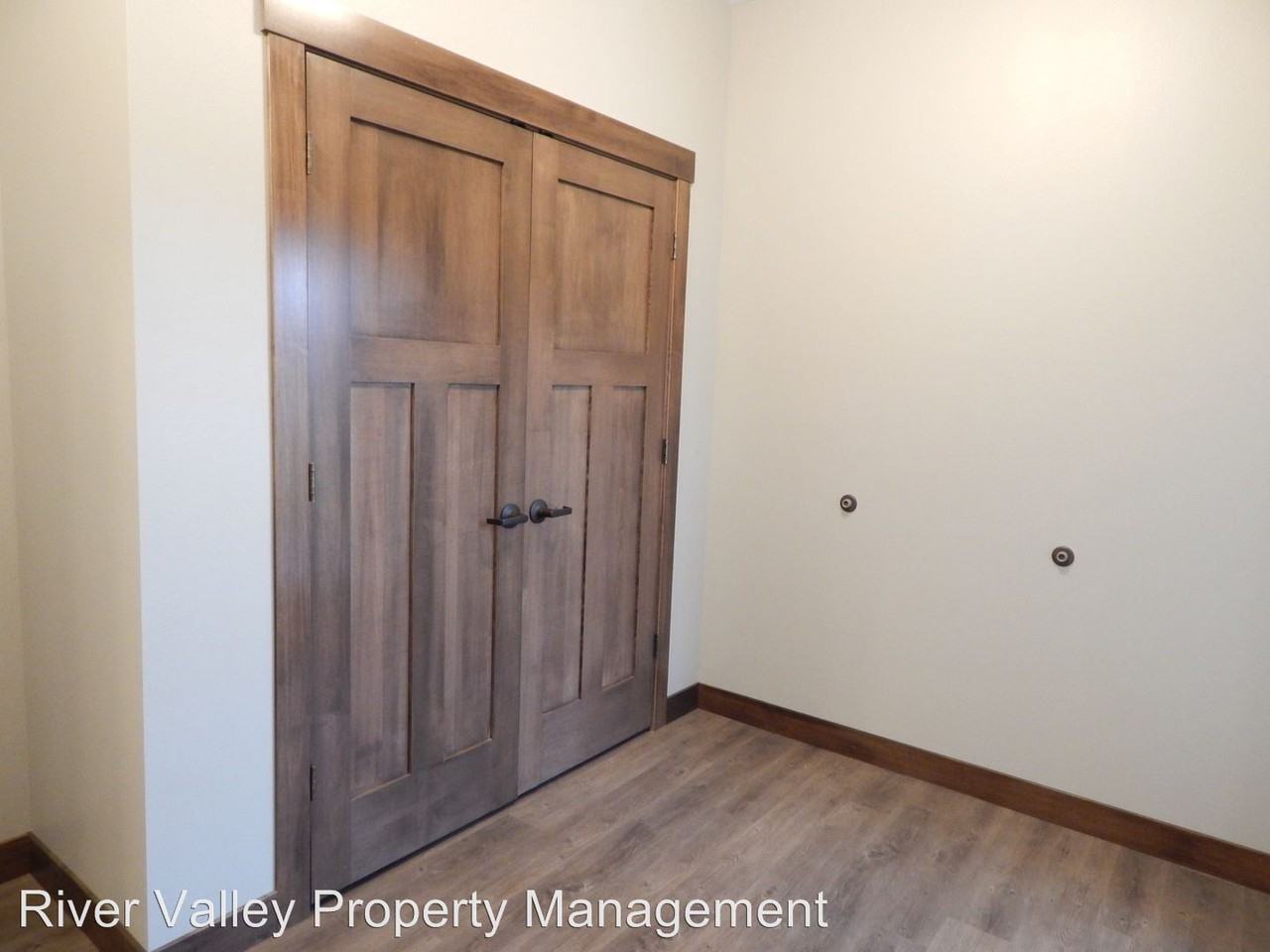 1620 Flat Road - Photo 3 of 11