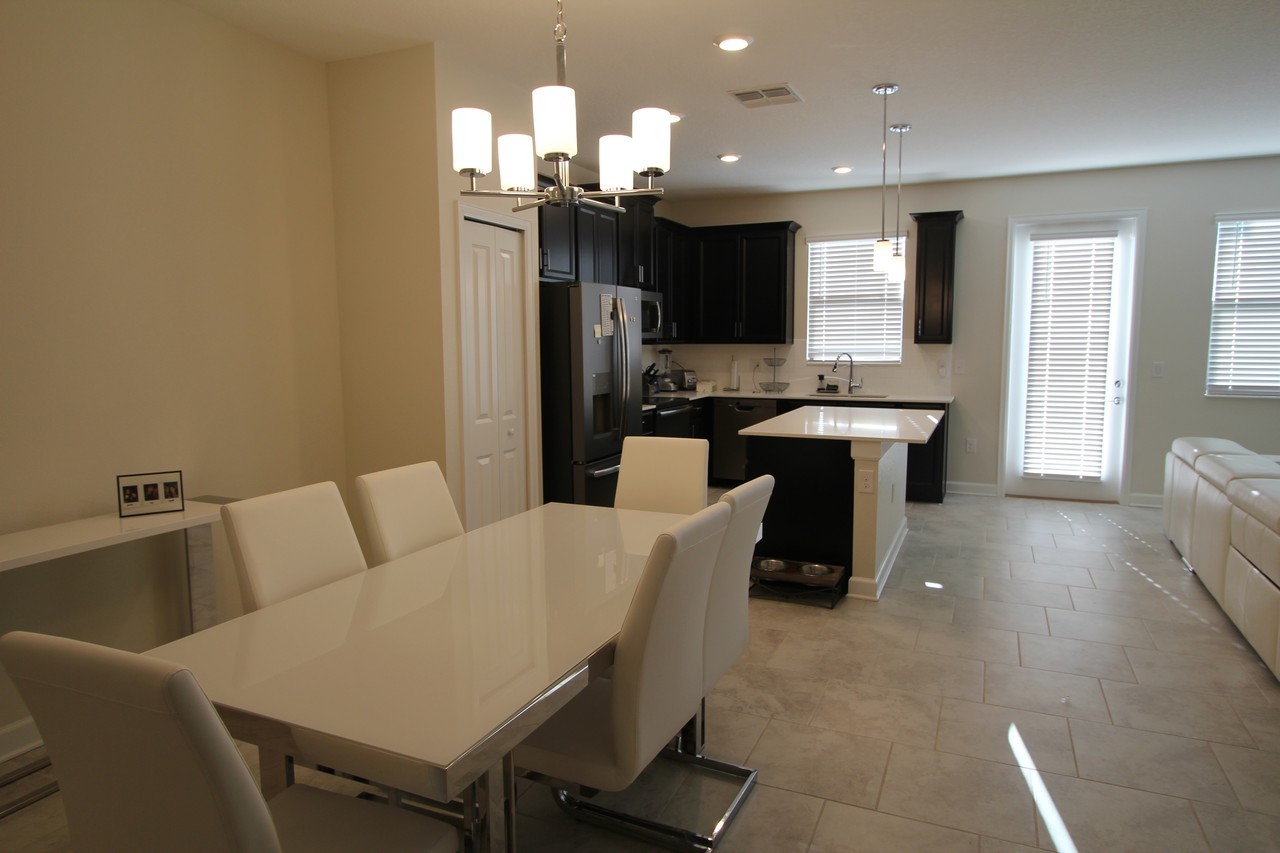 1202 Payne Stewart Dr - Photo 2 of 9
