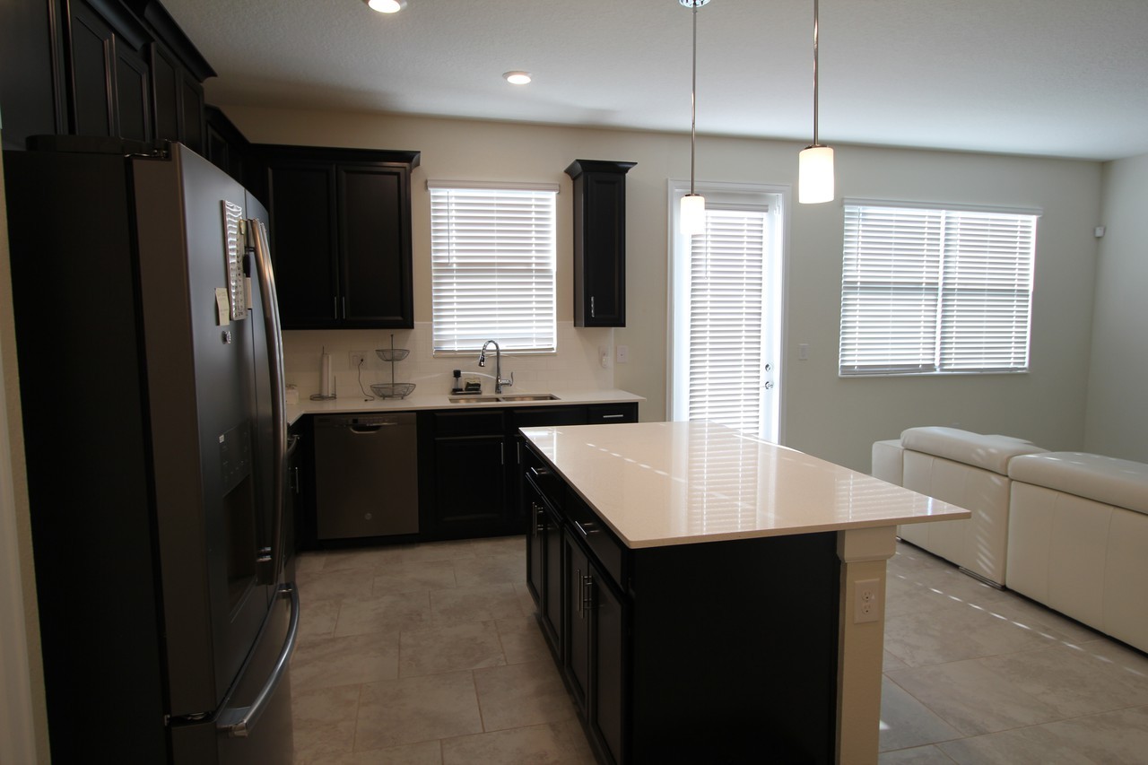 1202 Payne Stewart Dr - Photo 3 of 9
