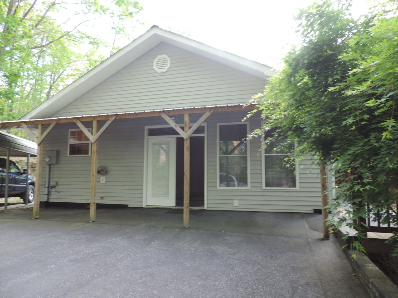 556 Ivylog Creek Rd - Photo 3 of 12