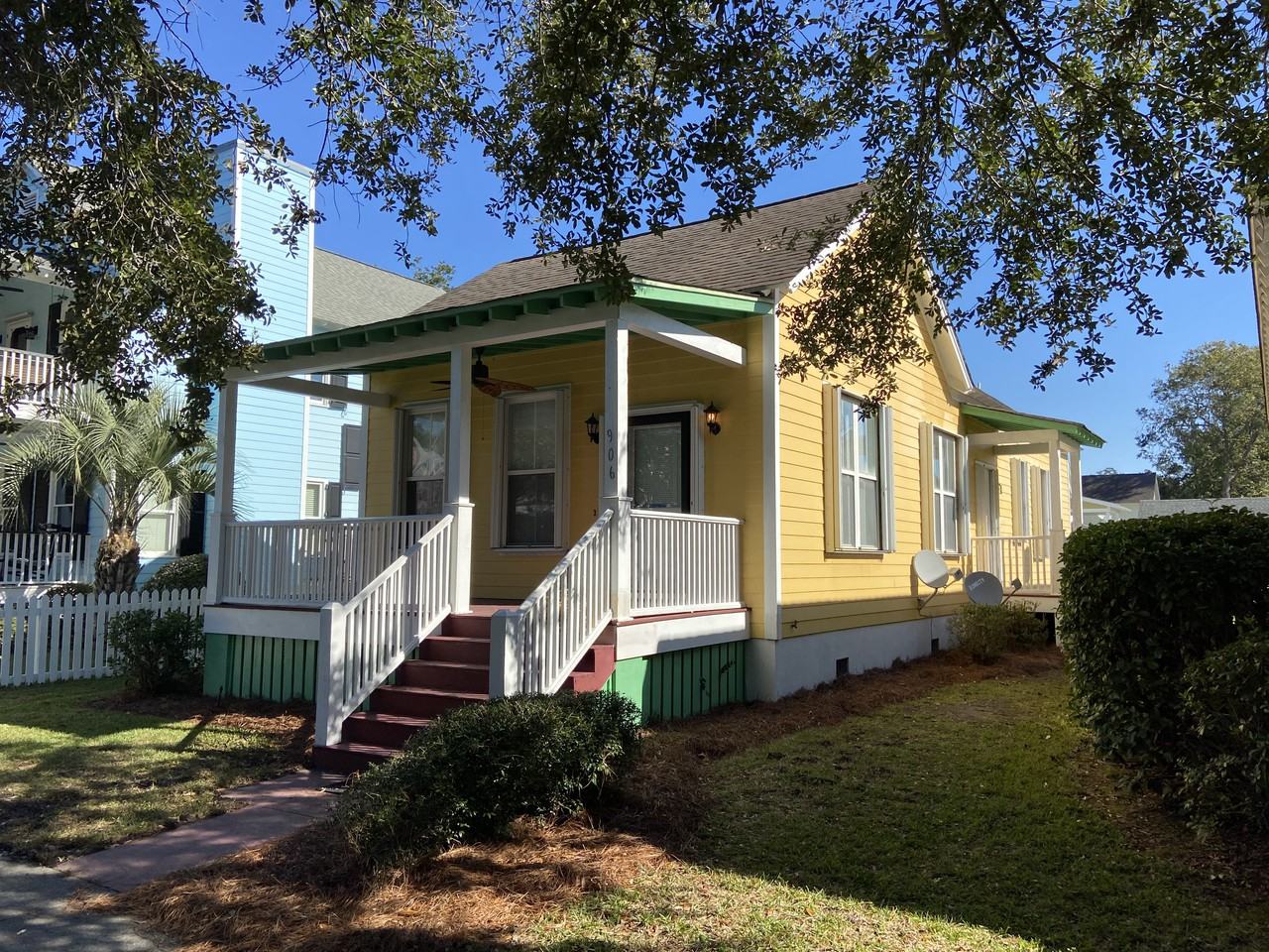 906 Madrid Ave - Photo 2 of 10