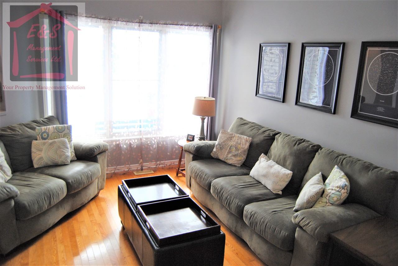 876 Como Crescent - Photo 3 of 10
