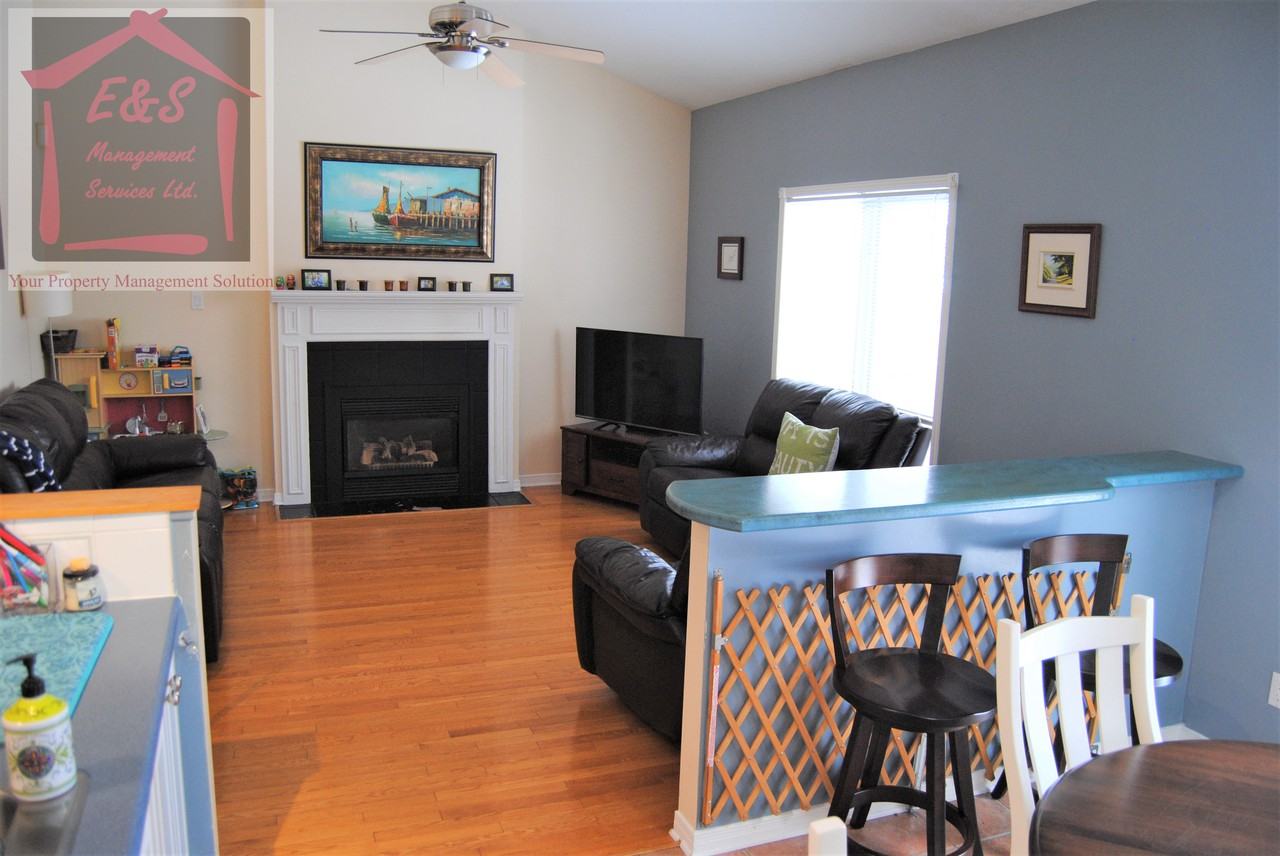 876 Como Crescent - Photo 2 of 10