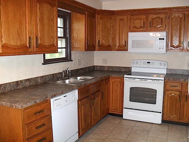 2143 Campus Rd - Photo 2 of 25