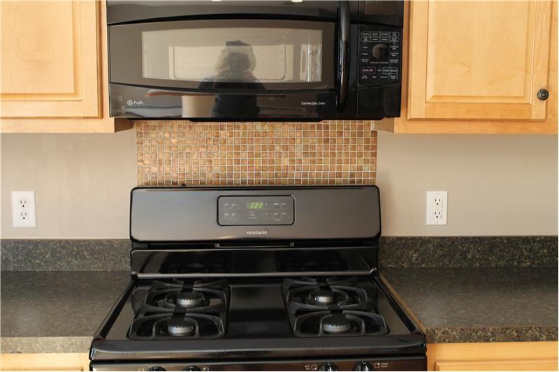 36 Carpenter Rd - Photo 3 of 32