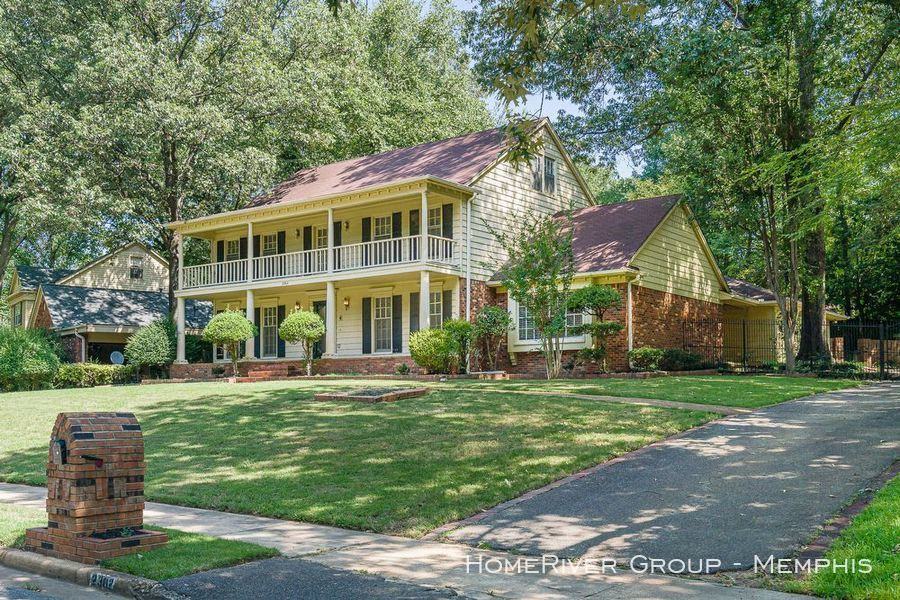 2302 Thornwood Ln - Photo 2 of 29