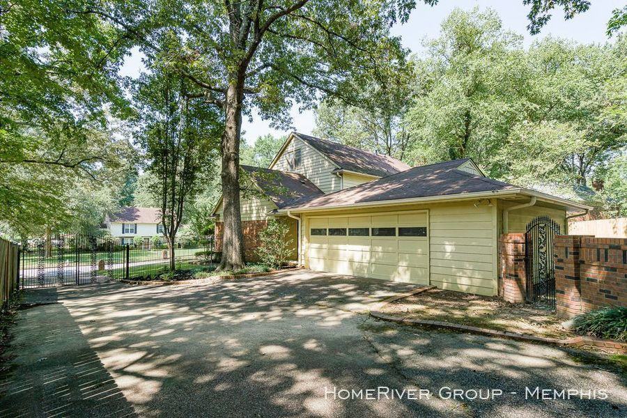 2302 Thornwood Ln - Photo 3 of 29