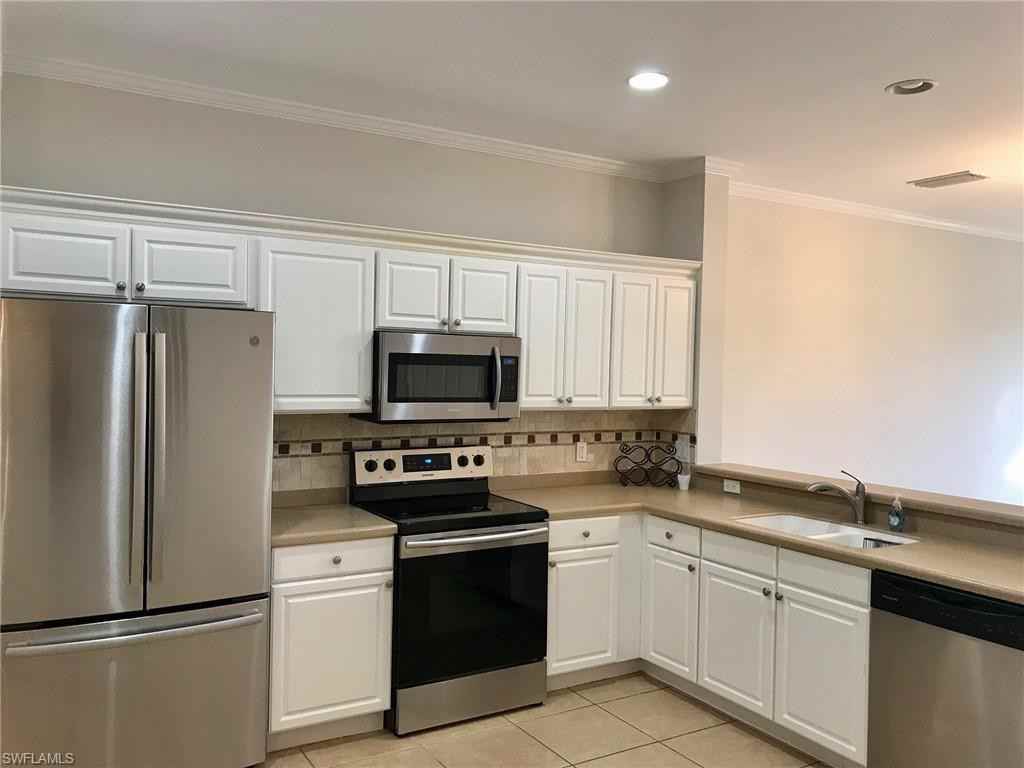 1260 Oxford Ln - Photo 2 of 14