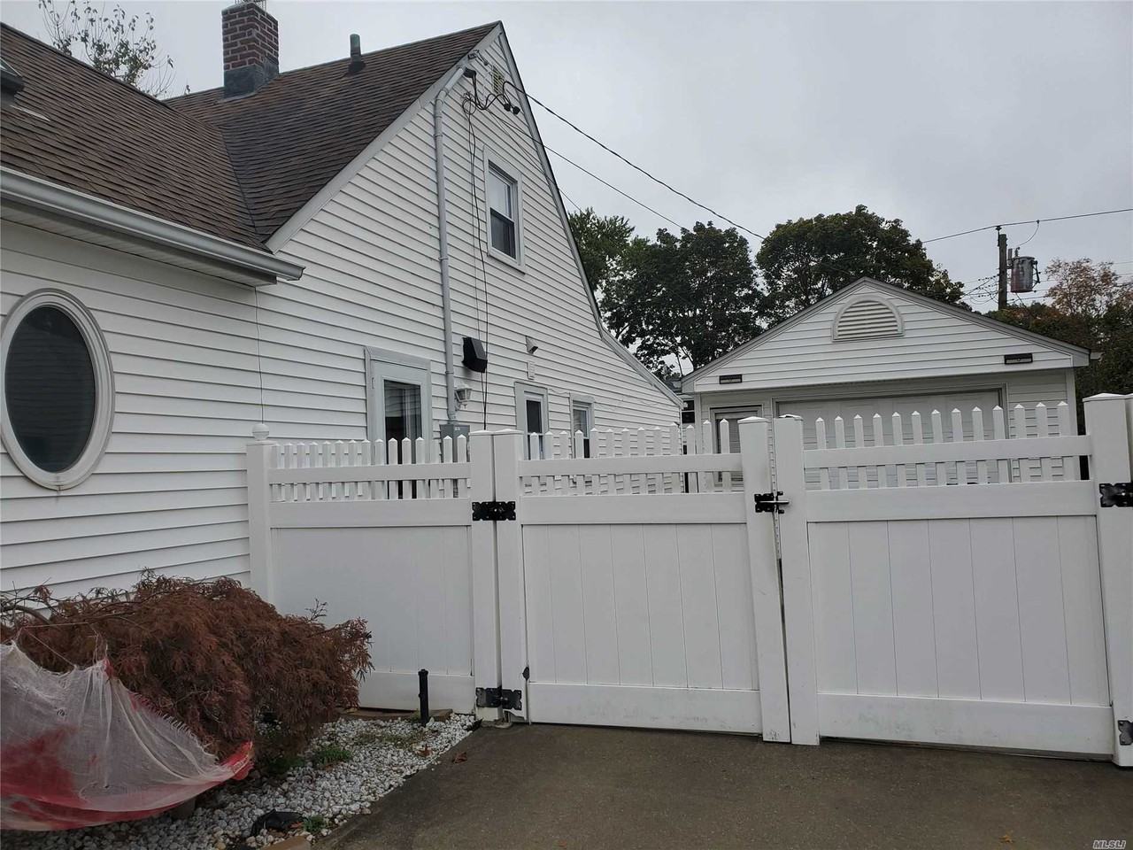 63 Carnation Rd - Photo 2 of 17