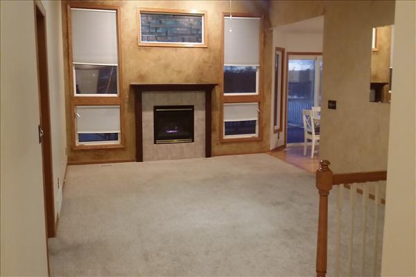 2724 Lakeview Circle - Photo 3 of 15