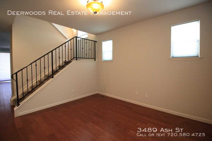 3489 Ash St - Photo 3 of 31