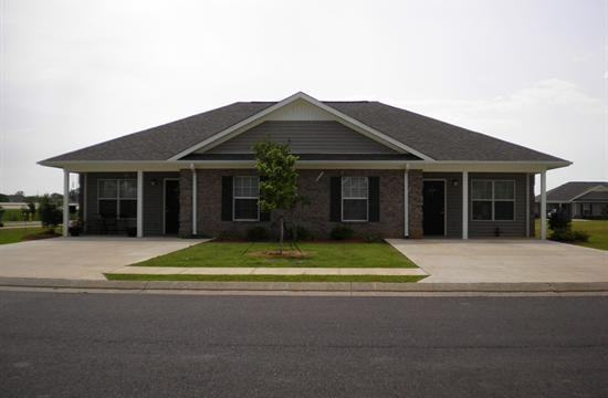 Stratford Manor - Photo 3 of 3