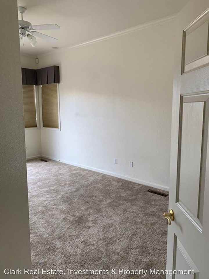 3090 Roxbury Drive - Photo 3 of 22