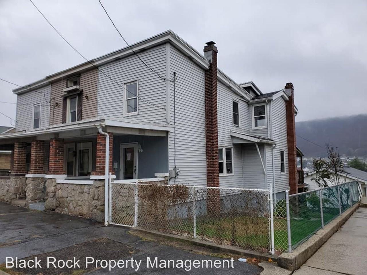 12 East Columbus - Photo 2 of 14