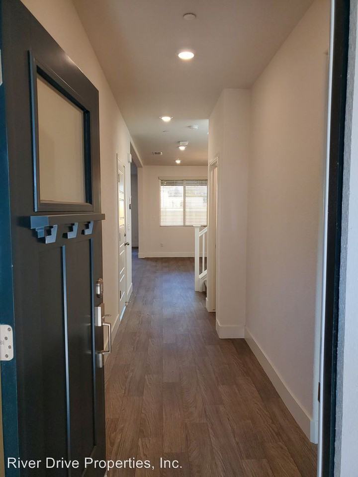 2355 Vaca Way - Photo 2 of 27