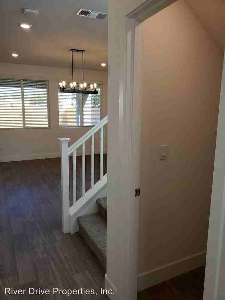 2355 Vaca Way - Photo 3 of 27