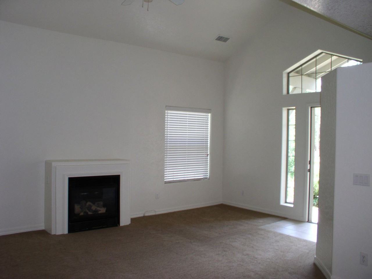 1752 W Saratoga Dr - Photo 2 of 15