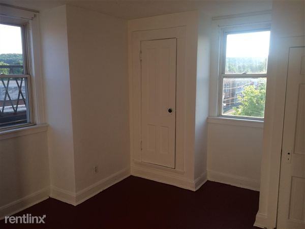 82 Water St - Photo 3 of 9