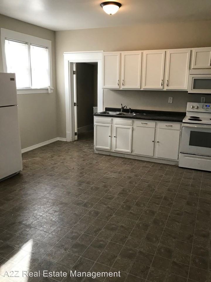 600 7th St - Photo 2 of 23