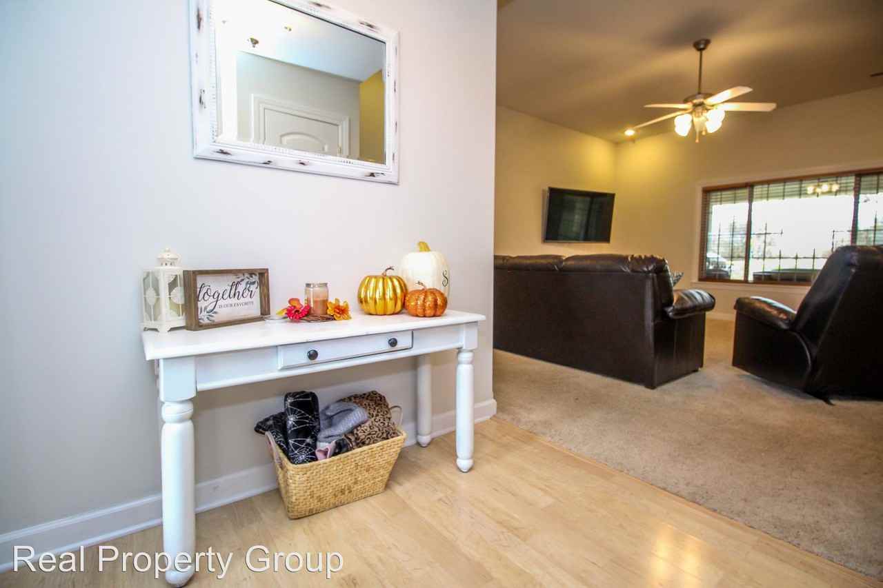 6405 Chelan Dr. - Photo 3 of 29