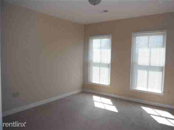 Spotsylvania Courthouse Village Apartments - Photo 3 of 13