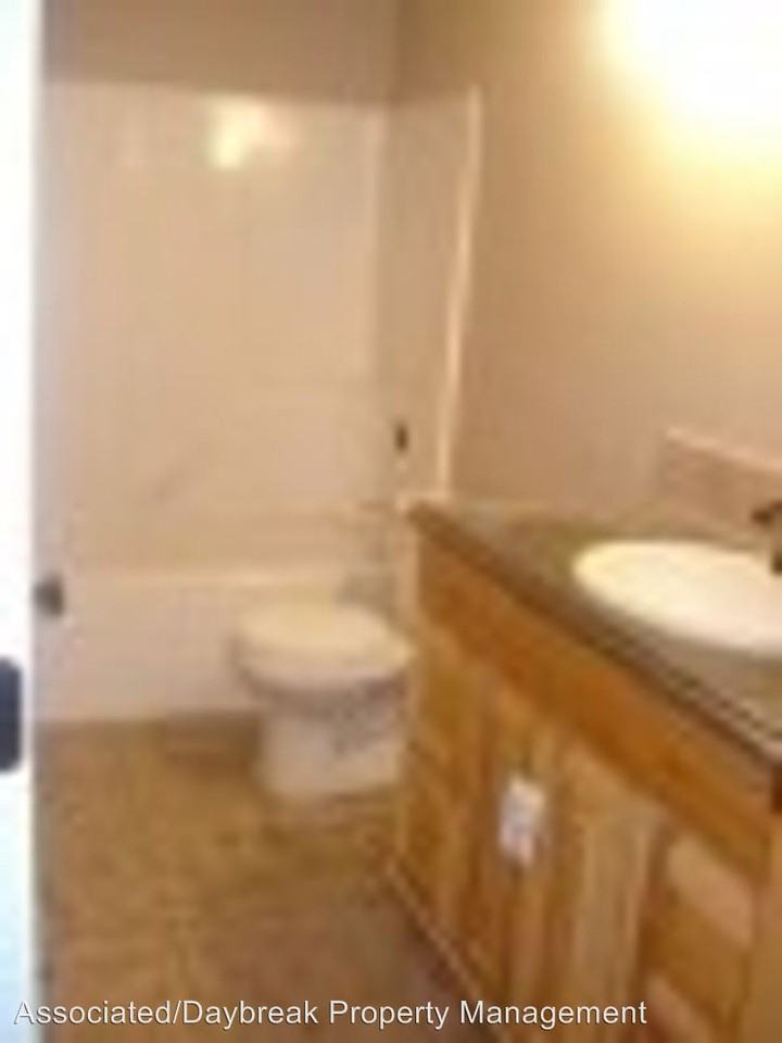 509 S. 3rd St "B - Photo 3 of 19