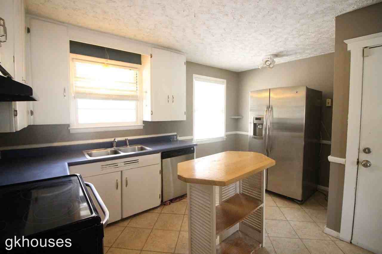 4908 Briarwood Dr - Photo 2 of 15