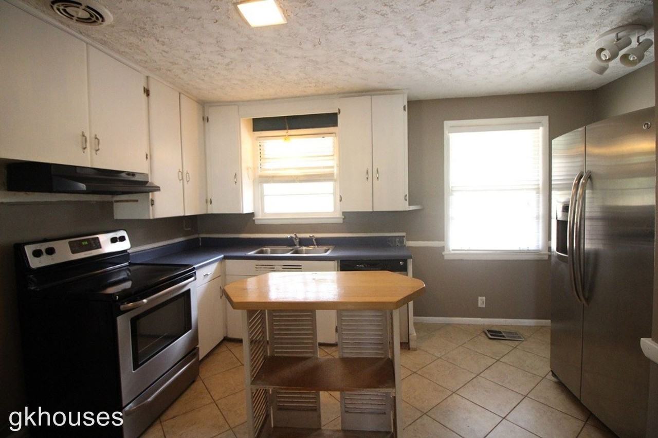 4908 Briarwood Dr - Photo 3 of 15