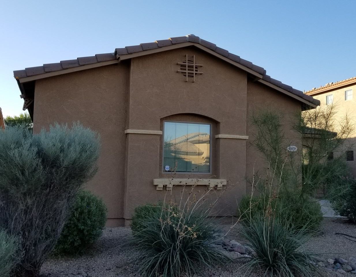 4919 W Harwell Rd - Photo 2 of 9