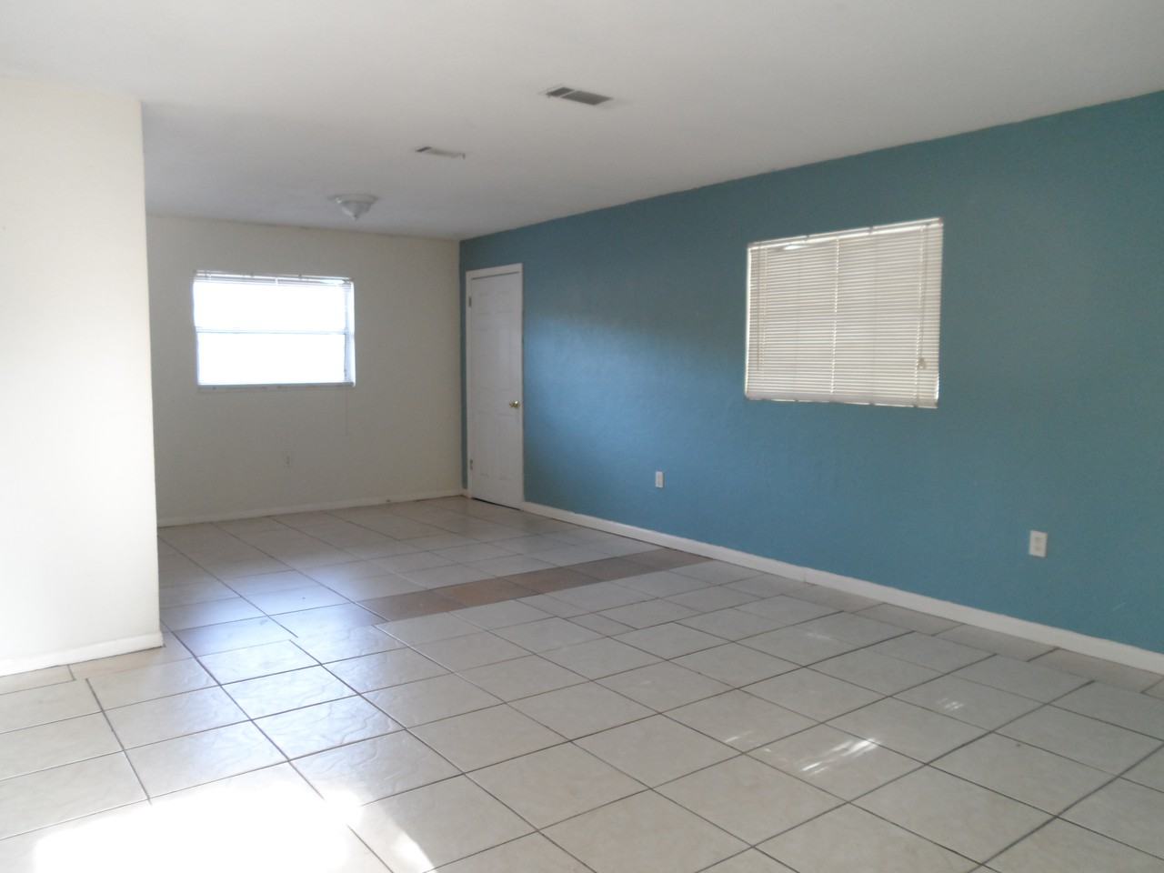 3827 Ne 13th Dr - Photo 3 of 10