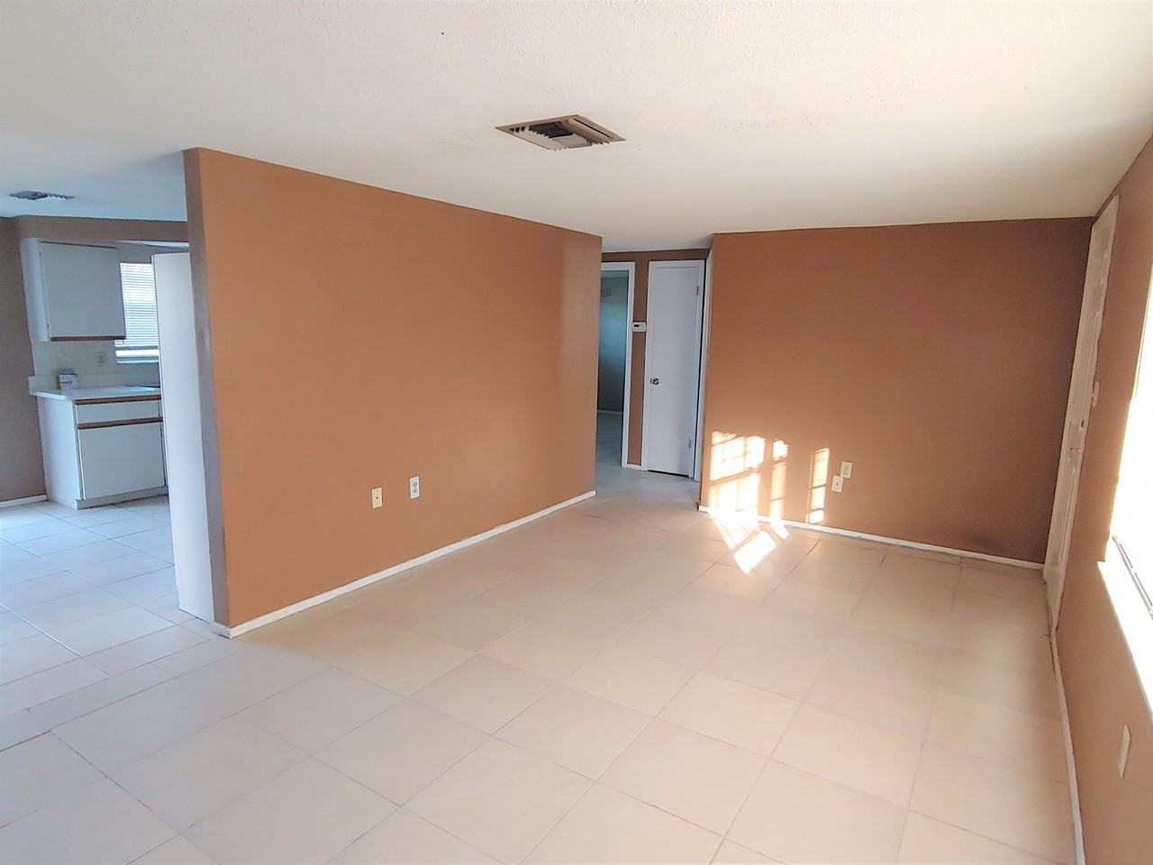7825 Sagebrush Dr - Photo 2 of 7