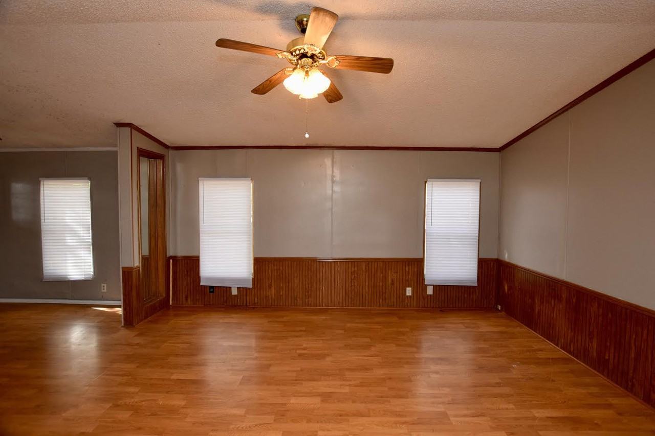 2312 Tuna Ln - Photo 2 of 10