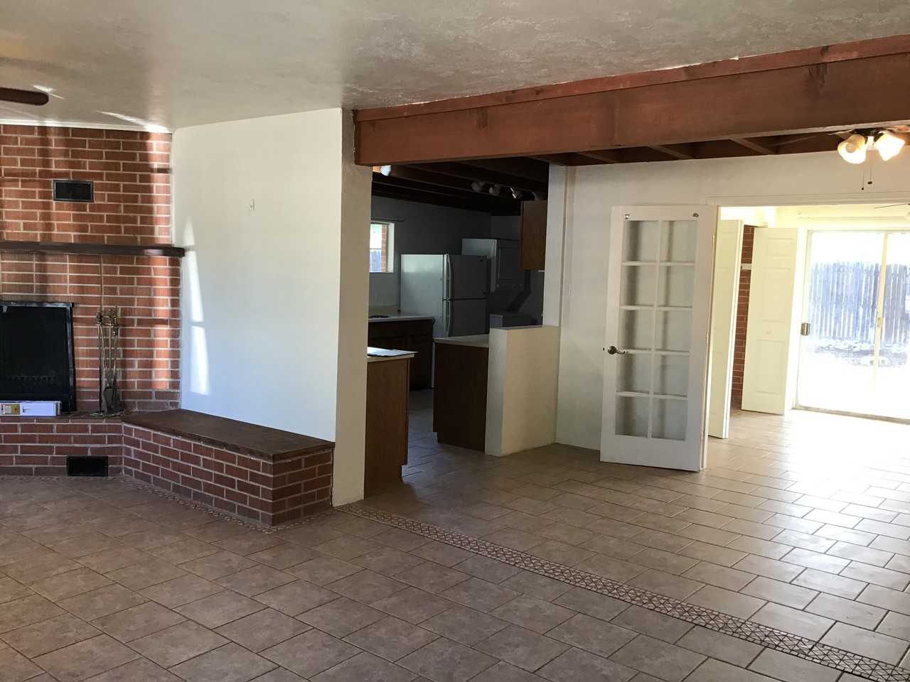 2702 E Blanton Dr - Photo 2 of 13