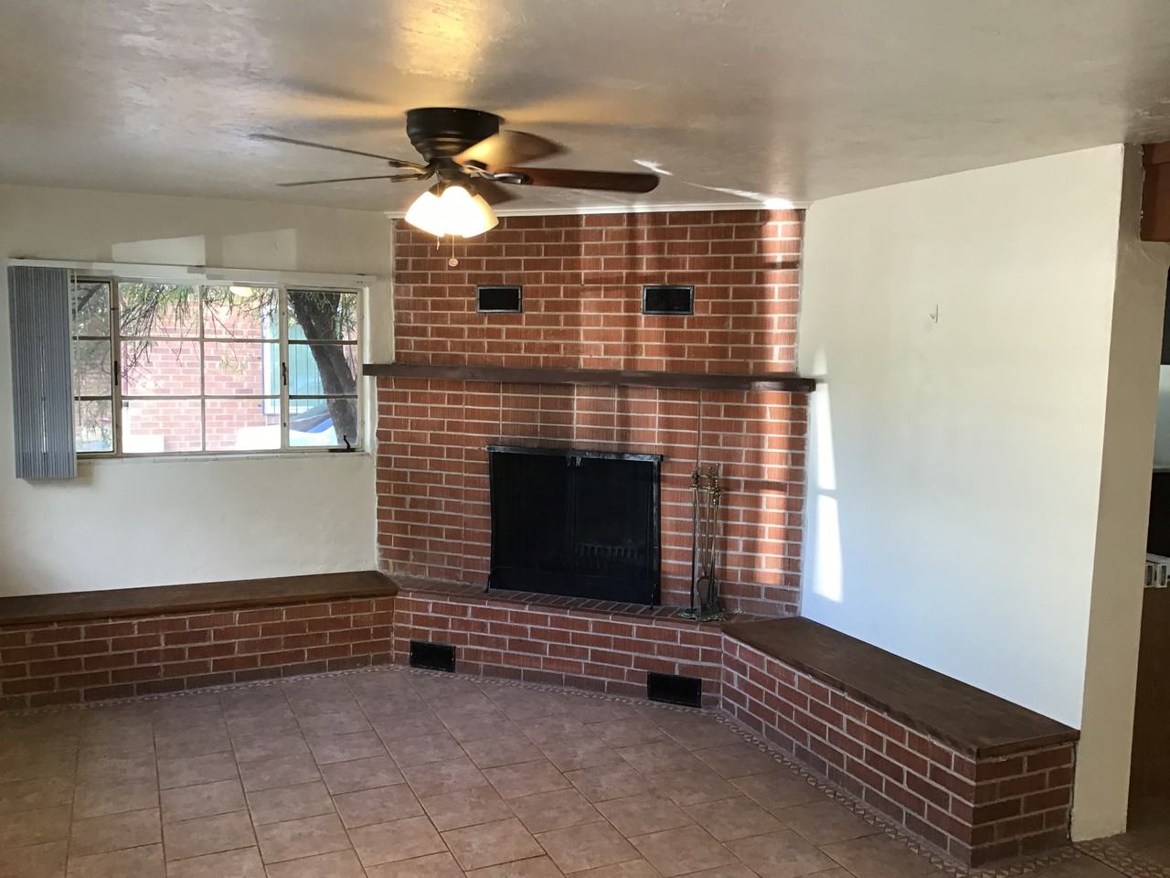 2702 E Blanton Dr - Photo 3 of 13