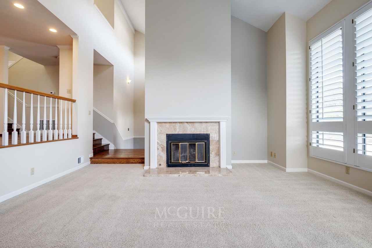 165 Tiptoe Ln - Photo 3 of 50