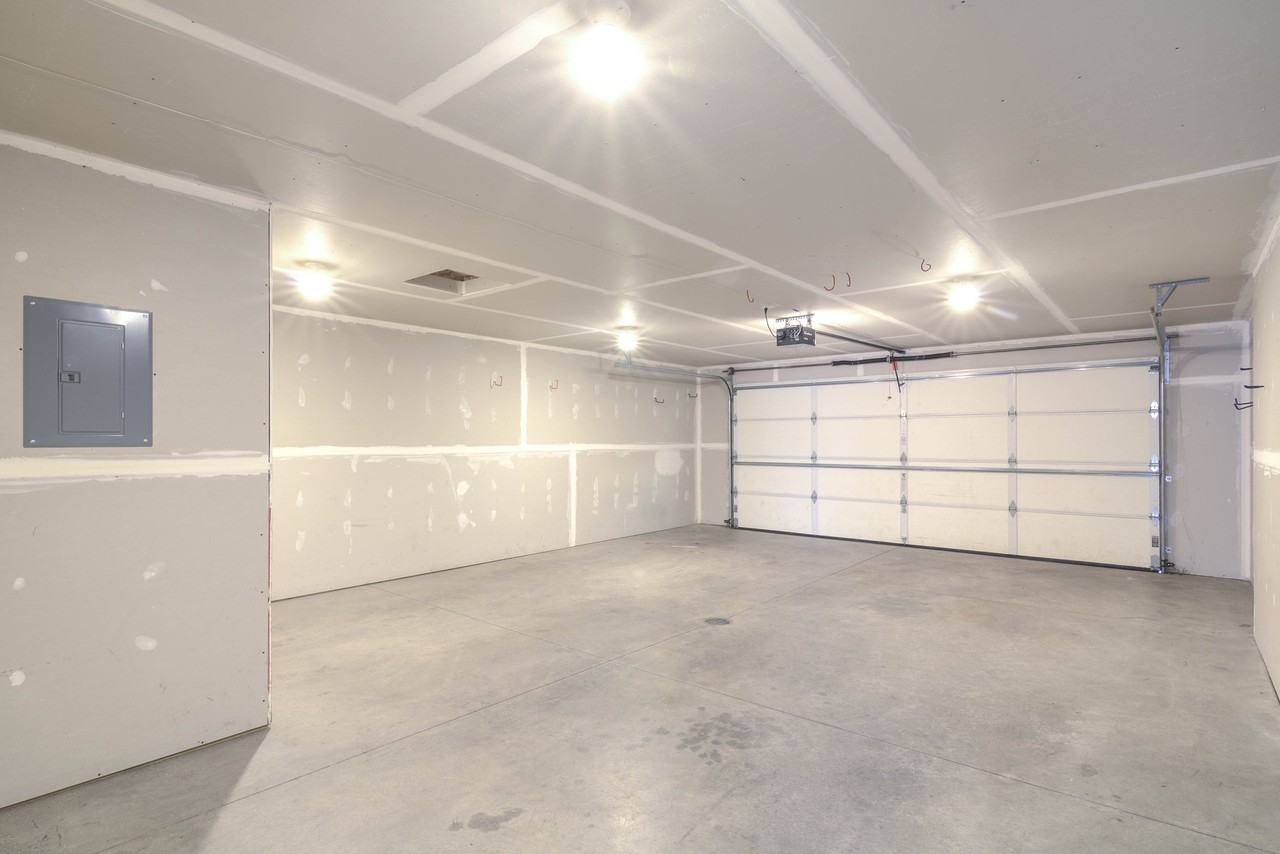 441 Birch Street - Photo 3 of 10