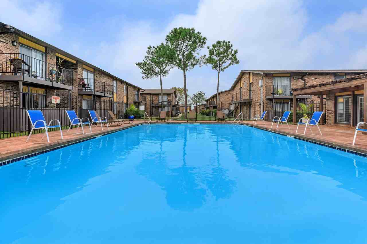 Vista Gardens Apartments - Photo 4 of 37