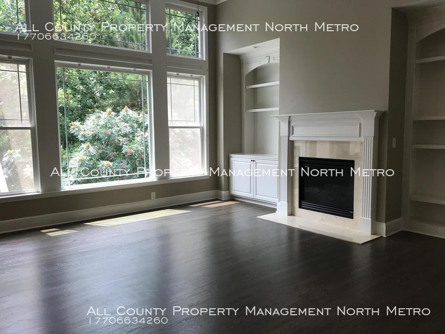114 Laurel Street - Photo 2 of 10