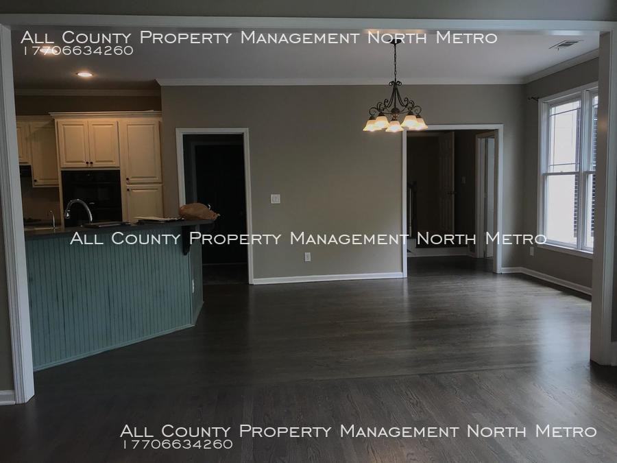 114 Laurel Street - Photo 3 of 10
