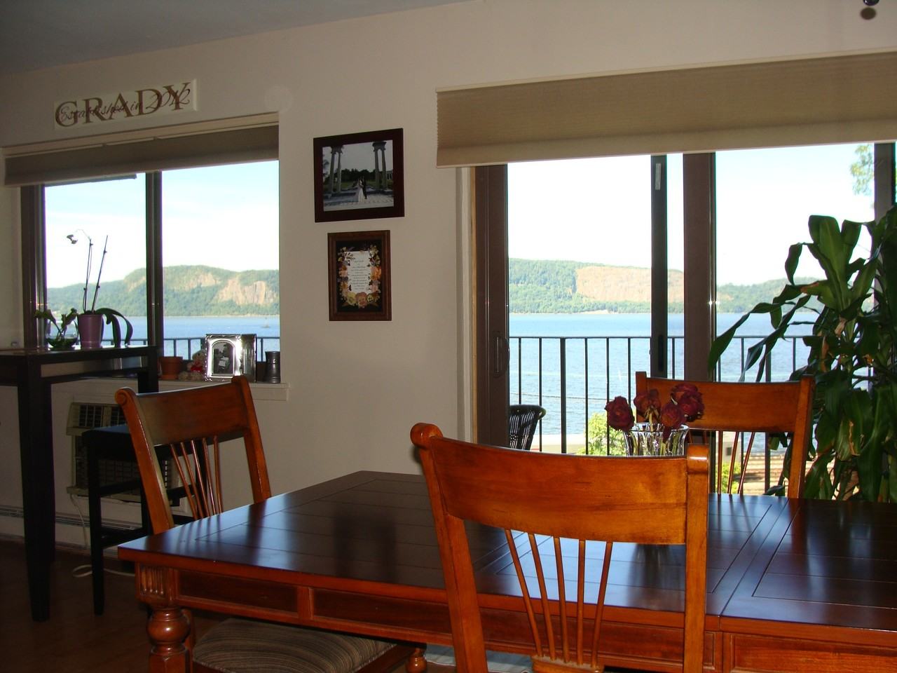 307 Kemeys Ave - Photo 3 of 22