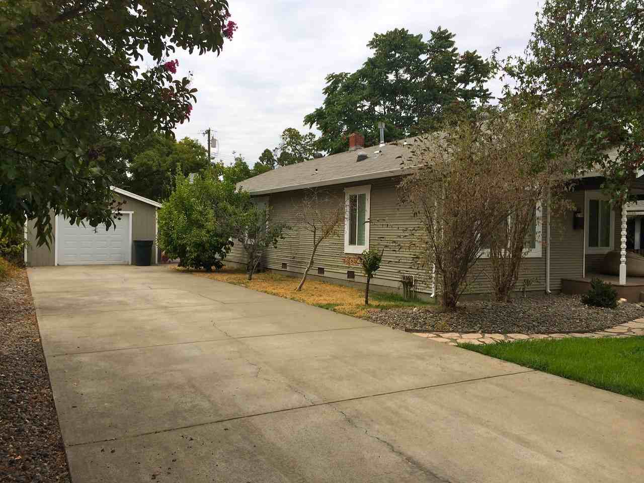 324 C St - Photo 2 of 5