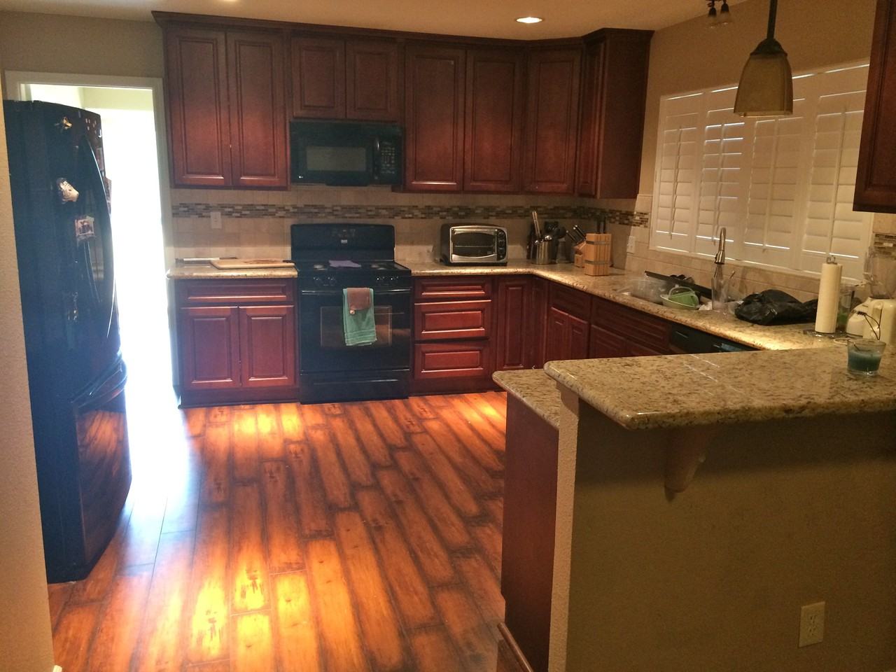 324 C St - Photo 3 of 5