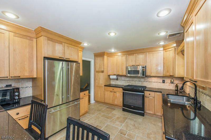 29 Cora Ln - Photo 2 of 25