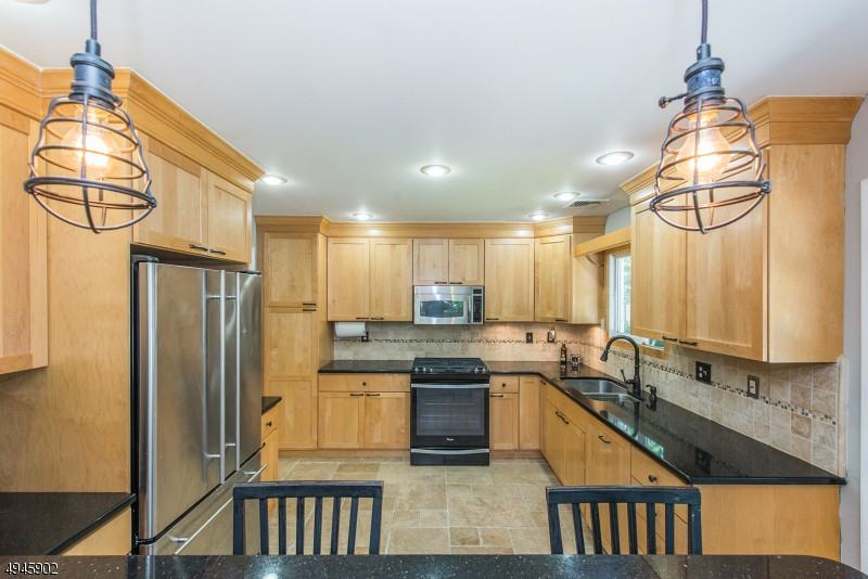 29 Cora Ln - Photo 3 of 25