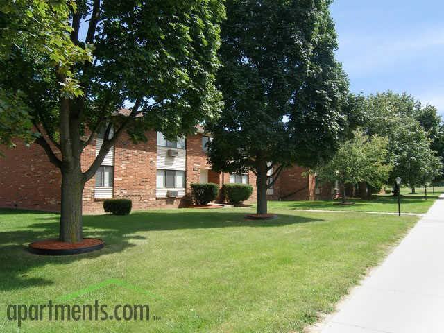 Woodland Manor Apartments - Photo 2 of 5